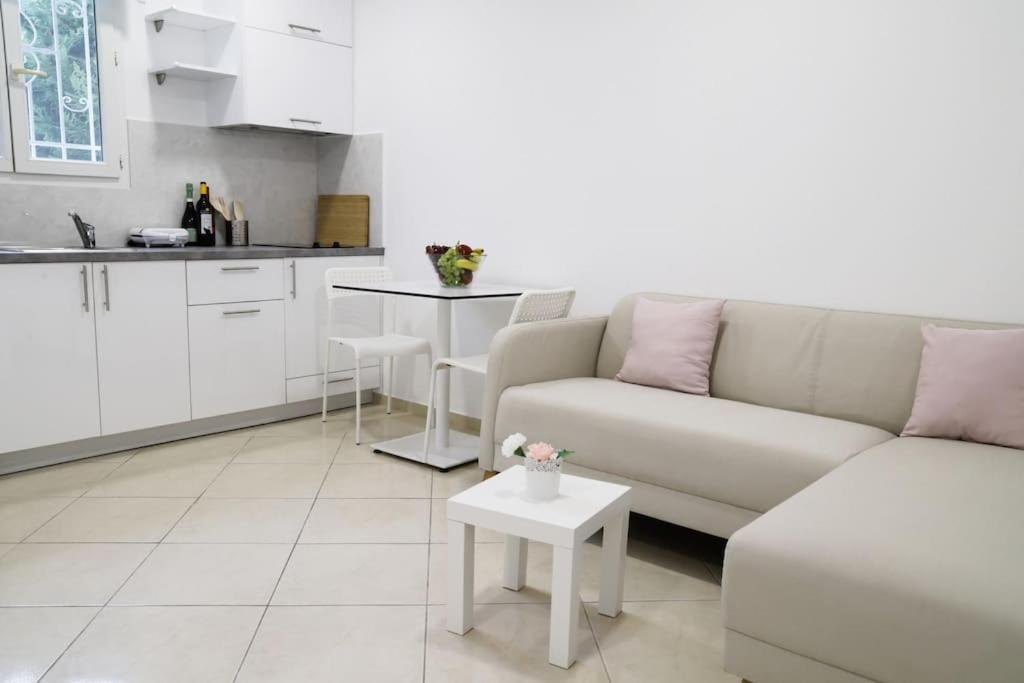 Cozy Apartment Near Airport Koropion Exteriör bild
